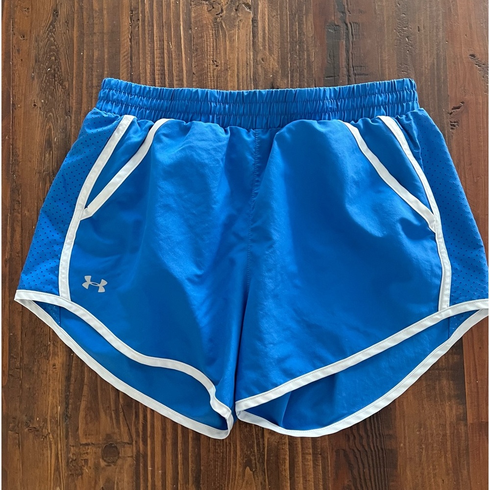 Women’s Under Armour Athletic Shorts, Size small